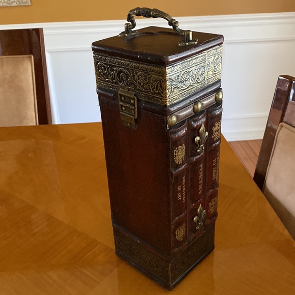 Vintage wooden handmade vine carrier, display, storage with  brass handle - Picture 9 of 11